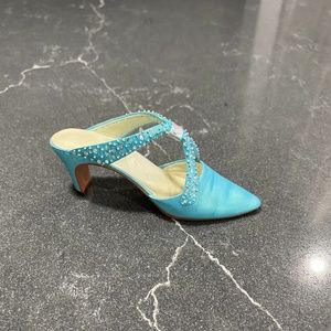 Just the Right Shoe "Society Slide"